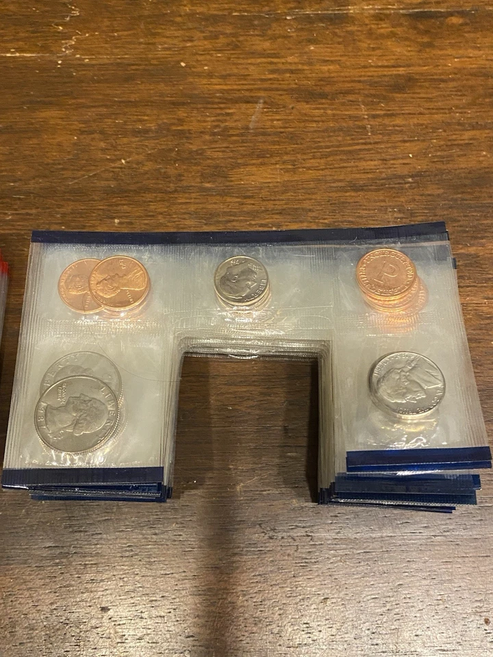 Lot of 23 U.S. Mint 1987 Uncirculated Coin Sets (P & D) – No Halves - Image 3 of 4