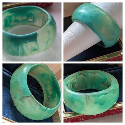Rare Vintage Green Marbled Effect Irregular Shape Lucite Bangle Bracelet 32mm W