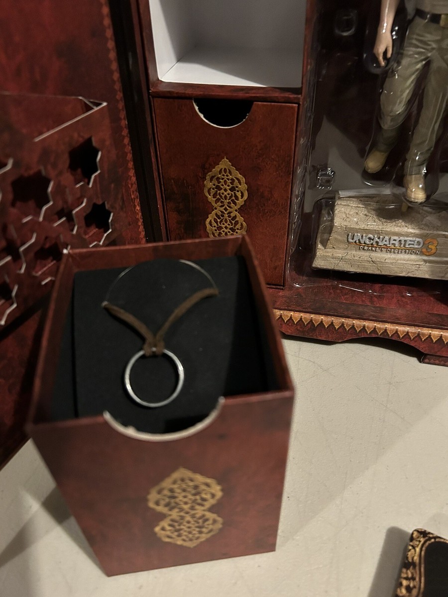 Uncharted 3 Collectors Edition Game, Action Figure , Belt Buckle