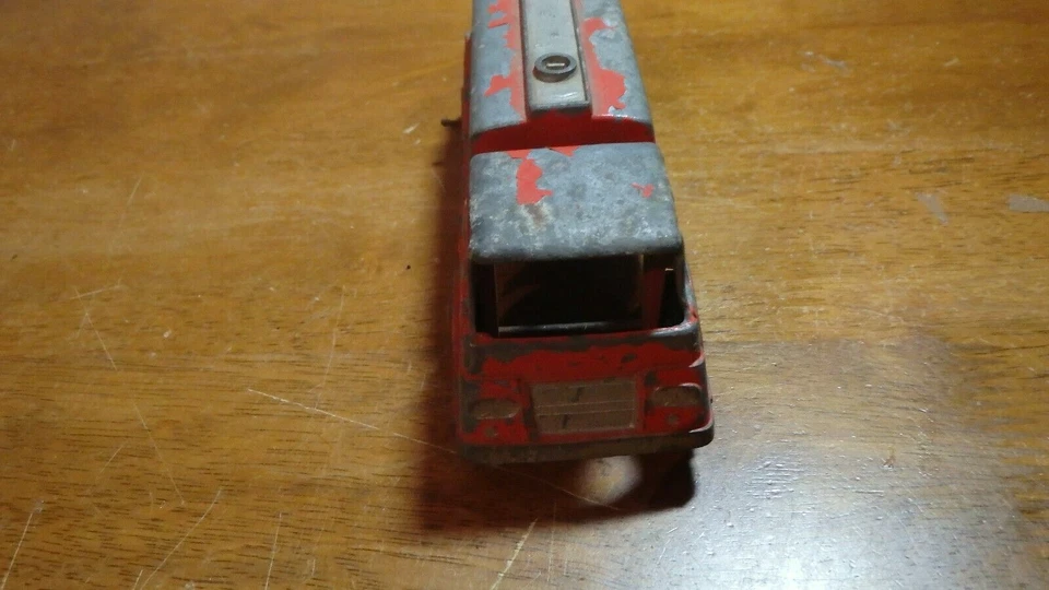 ANTIQUE TOOTSIE TOY FIRE TRUCK TANKER CHICAGO USA 011048 TOOTSIE DIE CAST   - Image 4 of 4