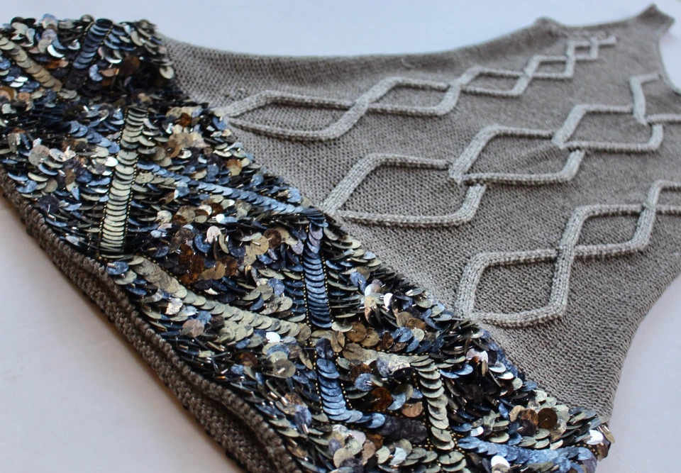 全新无标签~CATHERINE MALANDRINO~M~ 银色 金属色 v 领 缆线针织亮片连衣裙 HTF — 第 2/4 张图片