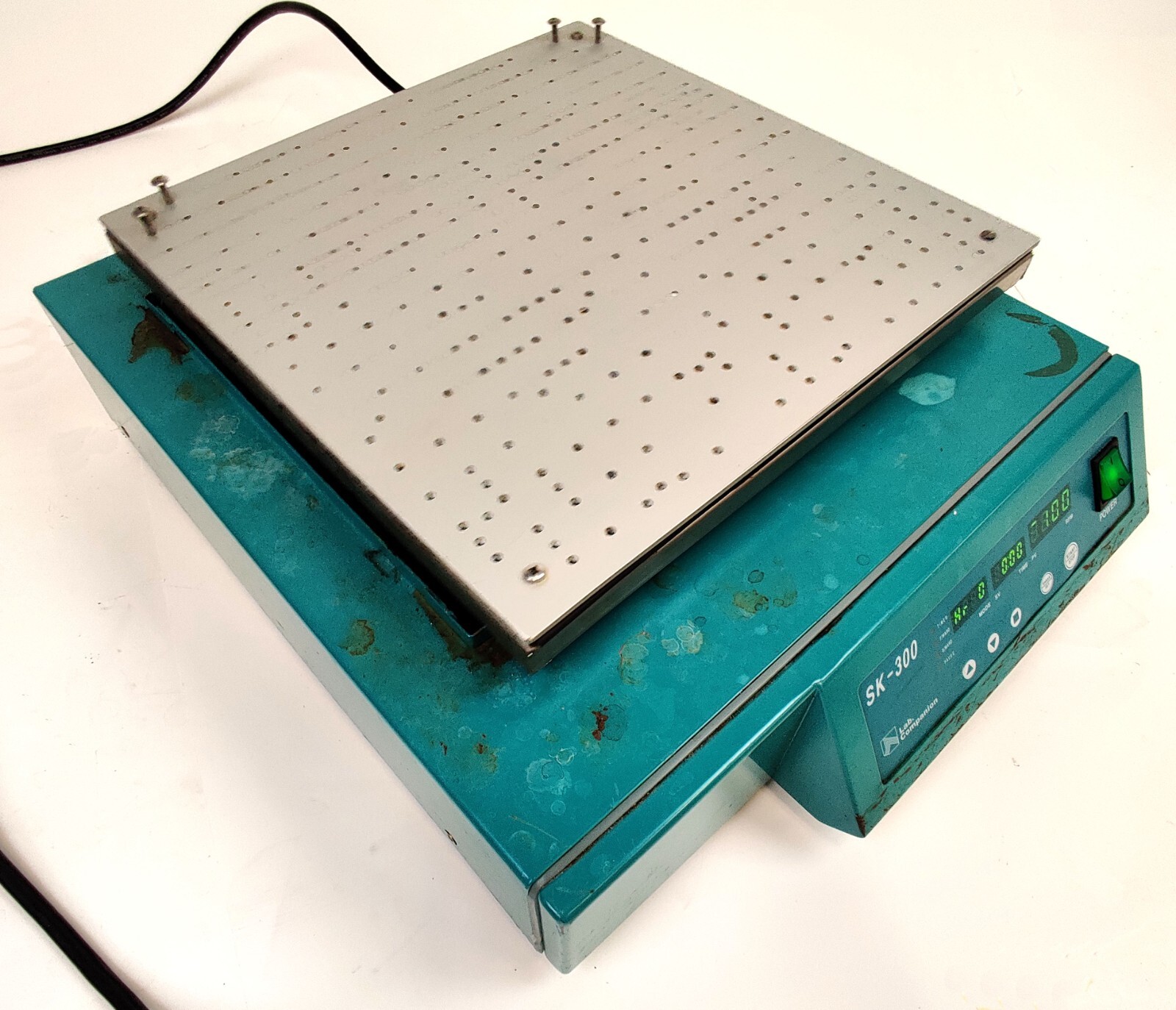 Lab Companion SK300 Dual Action Benchtop Shaker 300RPM 40°C 350x350mm