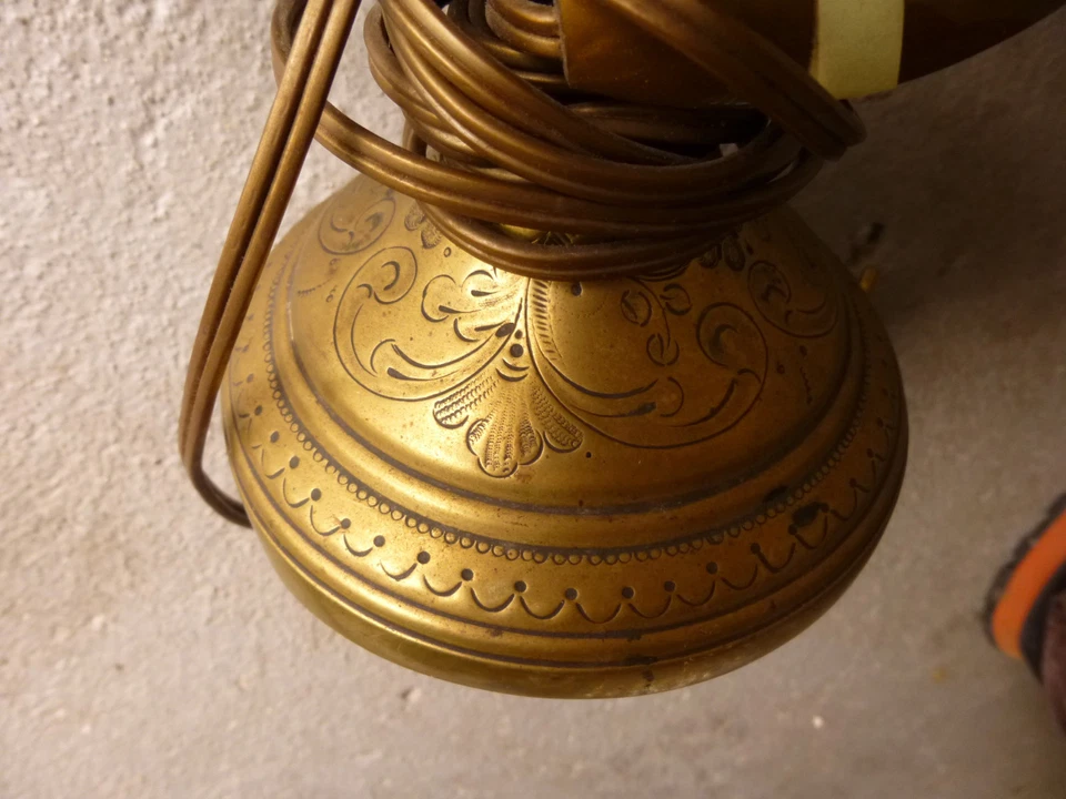 Lampe de chevet bougeoir laiton ciselé début XIXème electrifié - Photo 4/4