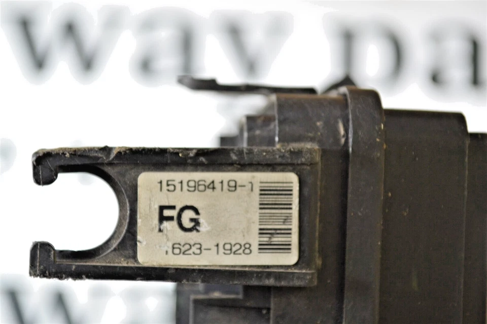 15196419 GMC ENVIY 2004-2005 caja de fusibles caja de fusibles módulo de conexiones OEM 20P3 573 B3 Foto 2 de 4