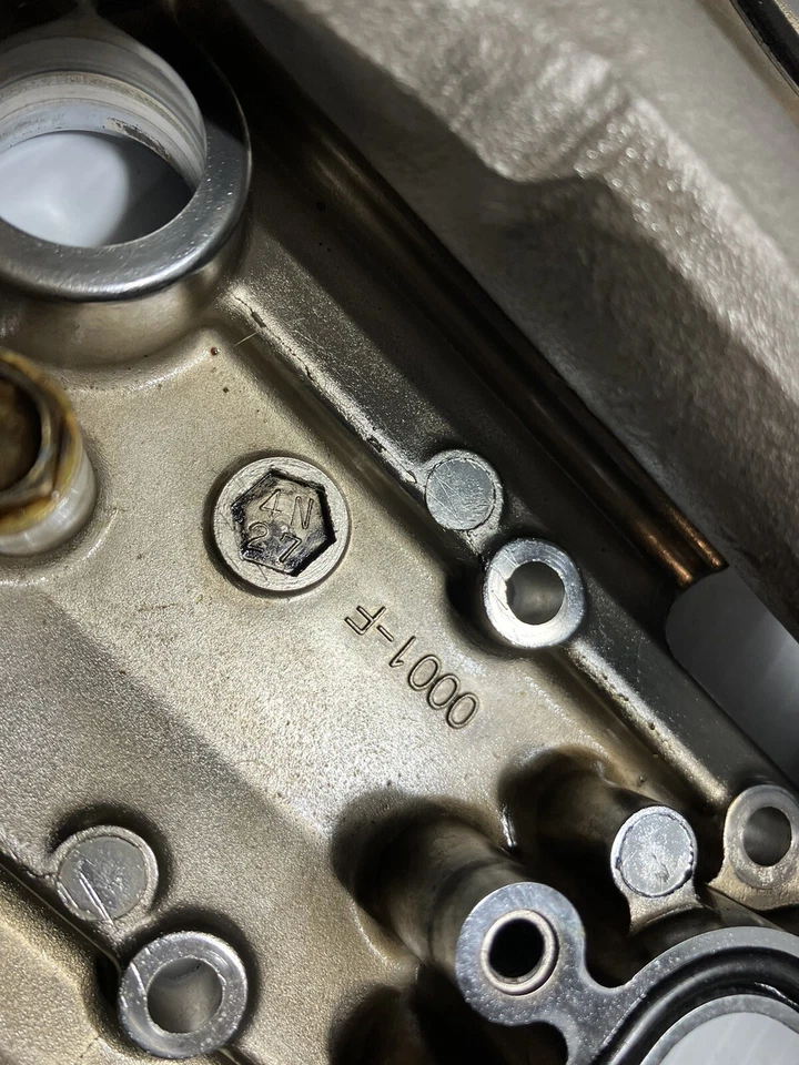 2005 Kawasaki Vulcan 2000 Rocker Box And Cover, Front (Limited) (OEM) Foto 2 de 4