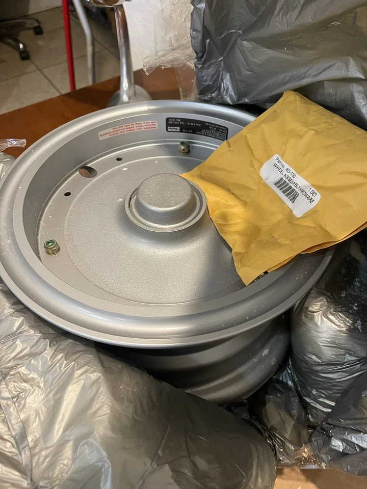 Conjunto de rueda Cleveland 40-130 para Piper, PA31-350 Chieftain y EMB 312 Embraer Foto 4 de 4