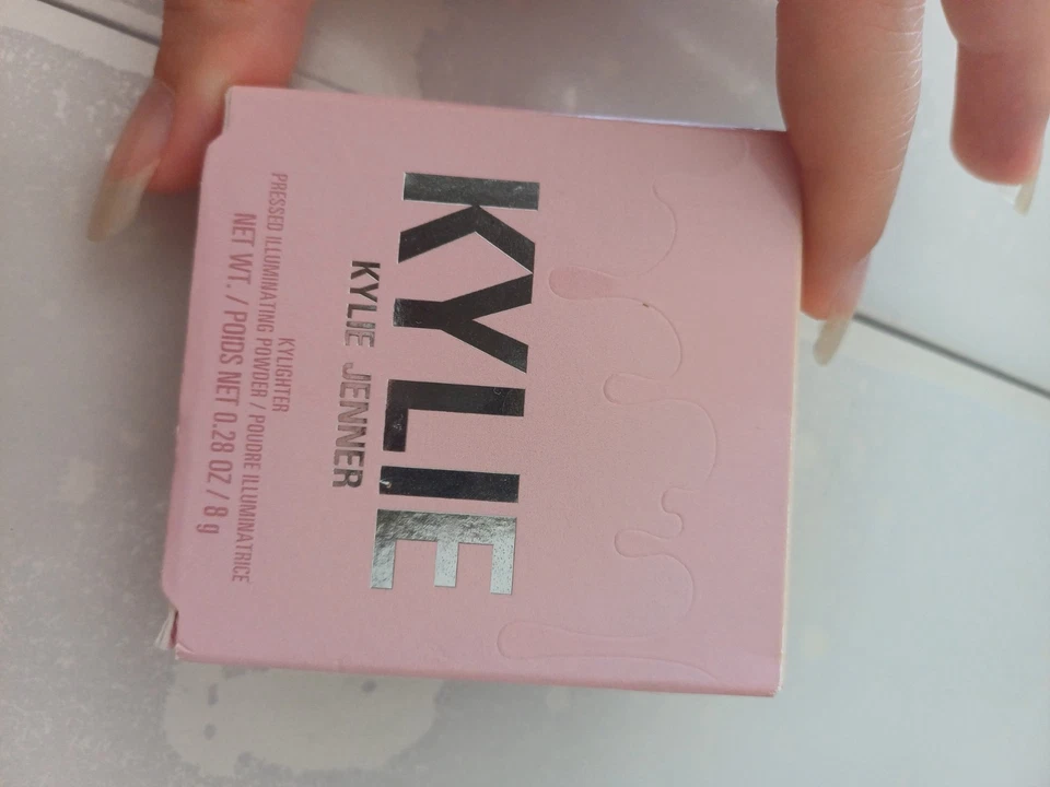 Highlighter Kylie cosmetics - Photo 1/2