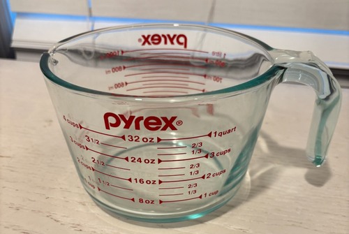 PYREX 4 Cup 32 Oz. Glass Measuring Cup Mixing Bowl Red Letter Made in USA - Picture 2 of 3