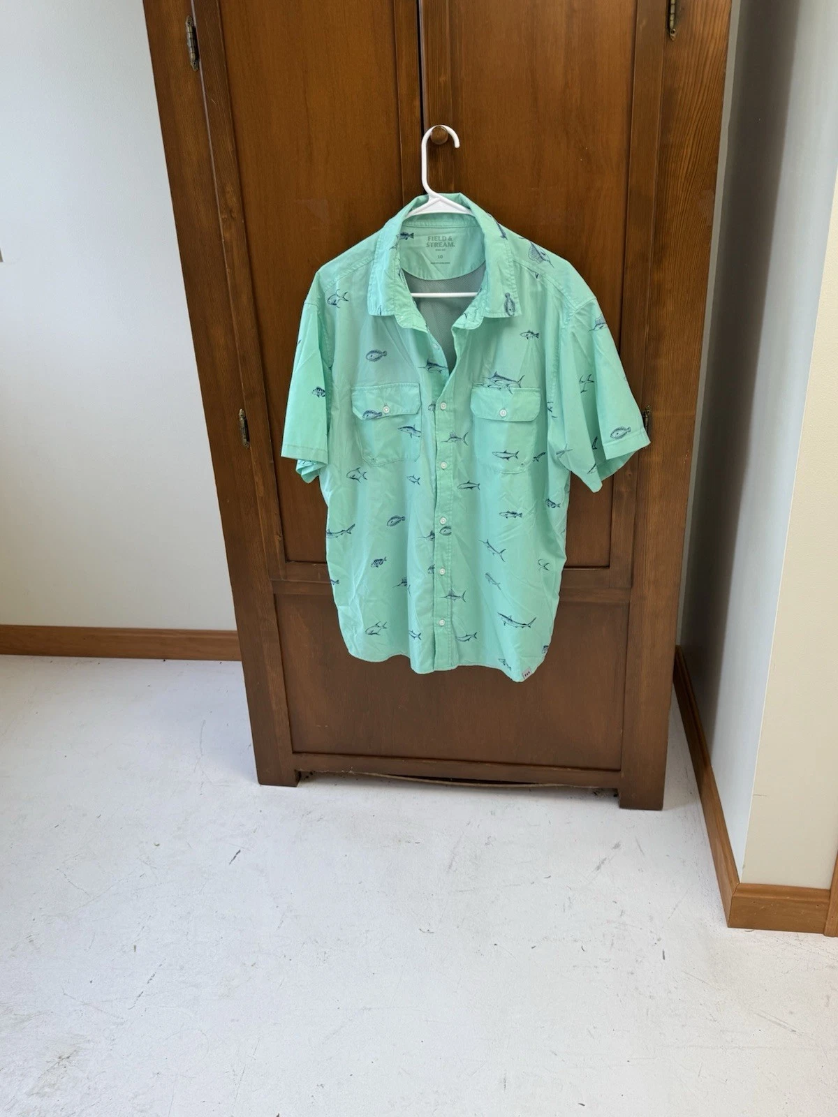 Field & Stream mens button down short sleeve fishing shirt Large
