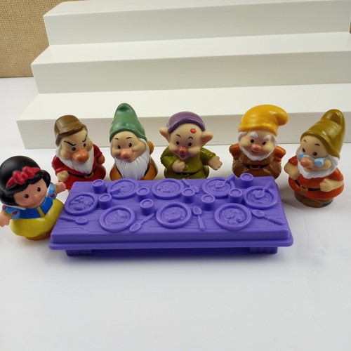 Fisher Price Little People Snow White & The 5 of Seven Dwarfs With Table - Picture 17 of 18