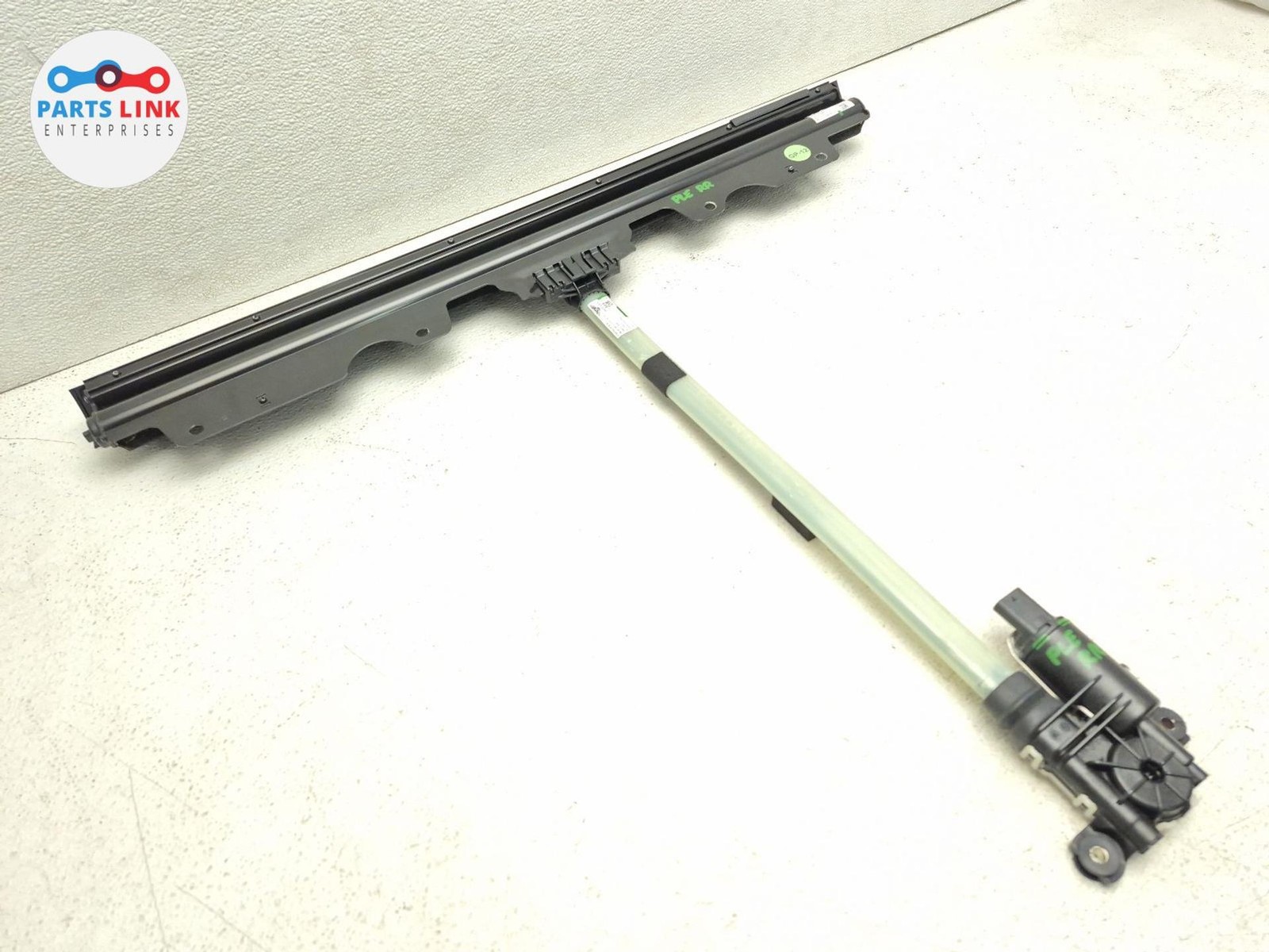 2016-20 BENTLEY BENTAYGA REAR RIGHT DOOR WINDOW SHADE BLIND ROLLER ASSEMBLY 636