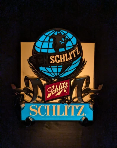 Vintage 1977 SCHLITZ Beer Lighted Bar Sign Light Up Globe Wall Plaque Union