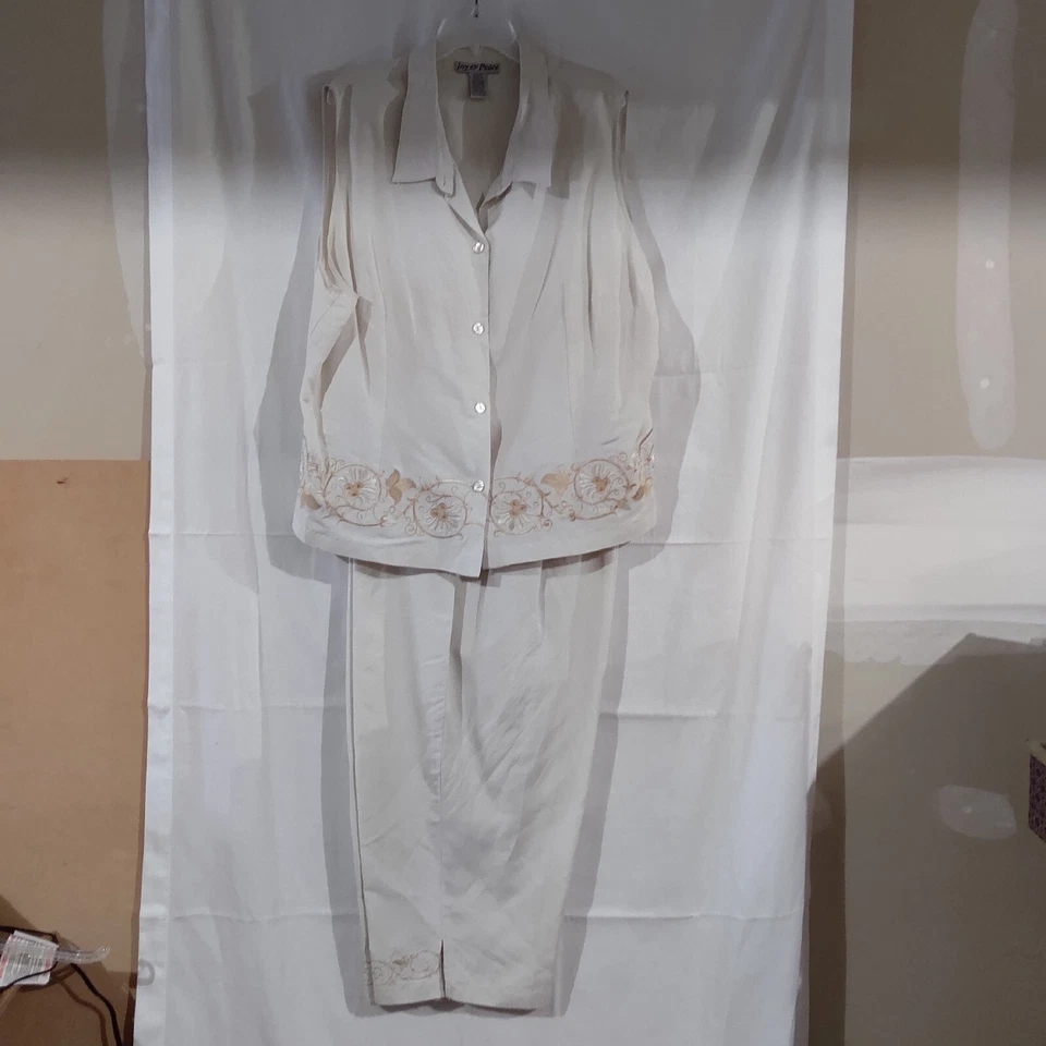 Traje pantalón Joy & Peace para mujer 2 piezas beige bordado lino talla 24w Foto 2 de 4