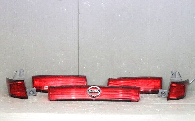 パーツ Elgrand Clear Tail Light Set E52 Nissan Elgrand E52 TE52 Genuine Finisher Tail Lights Rear Lamps