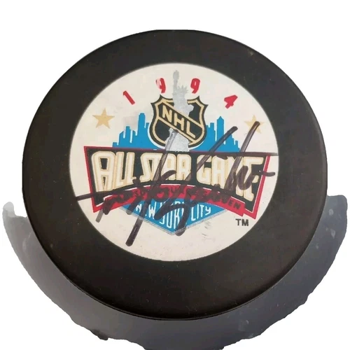 Mike Gartner NHL Autographed Hockey Pucks
