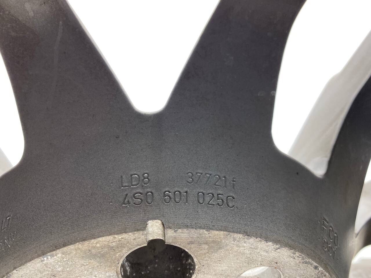 2016 2017 2018 2019 2020 AUDI R8 SPYDER REAR WHEEL RIM R20 11J ET47 FACTORY OEM 