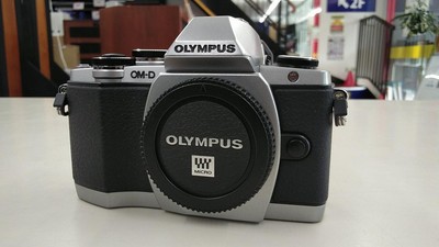 OLYMPUS OM-D E-M10 Body Spiegellose Einobjektivkamera