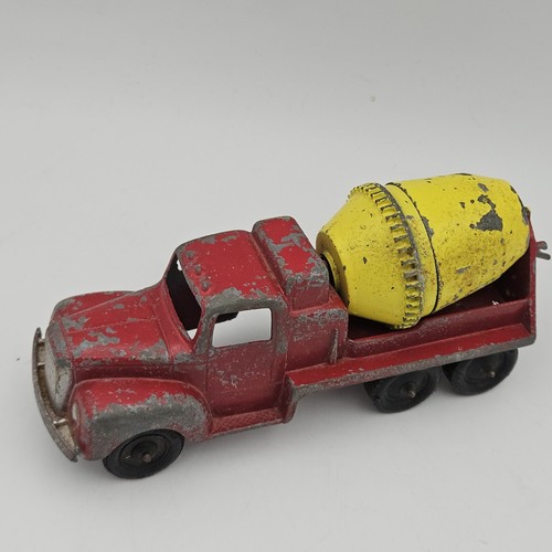 Camion miscelatore cemento pressofuso vintage TootsieToy rosso e giallo Chicago 24 P-10290 - Foto 2 di 15