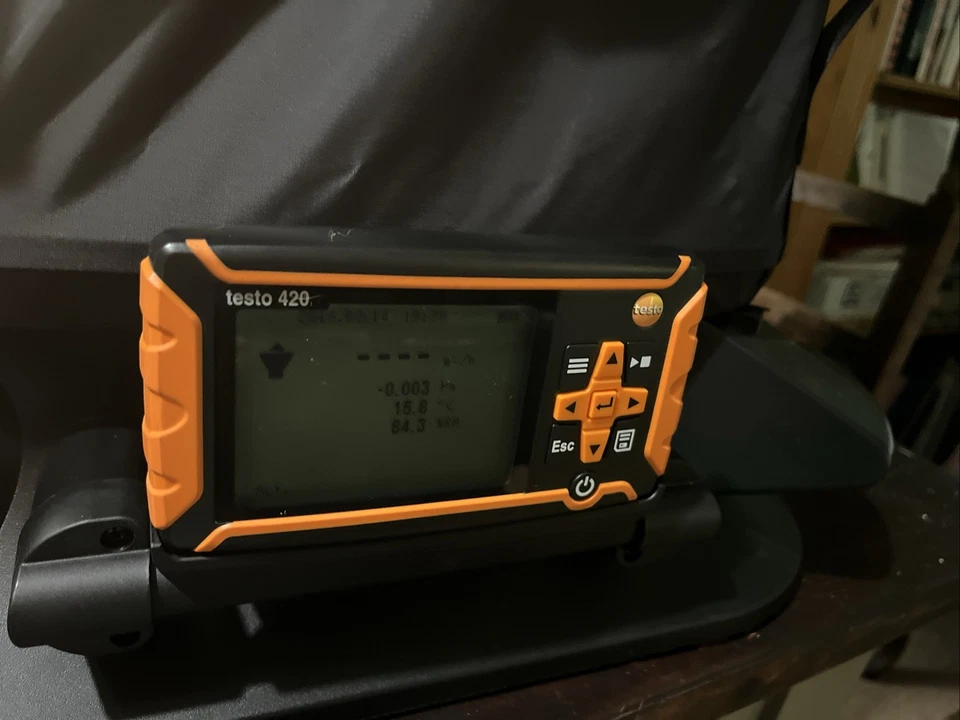 Testo 420 Volume Flow Hood Air Flow Meter with Bluetooth App - Image 2 of 4