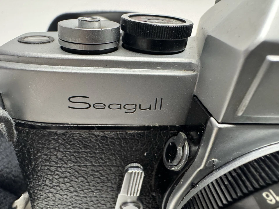 Cámara réflex Seagull DF 35 mm con lente Haiou-64 58/2 con correa hecha en China Foto 3 de 4