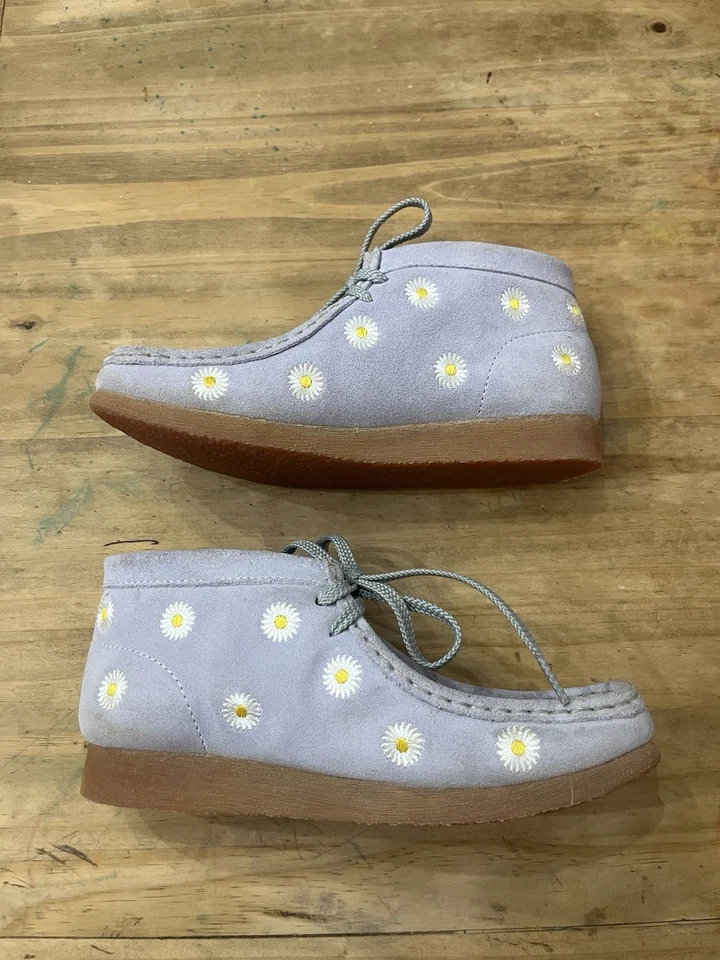 Clarks Wallabee Nube Gris Bordado Flores Niñas Talla 3 Foto 4 de 4