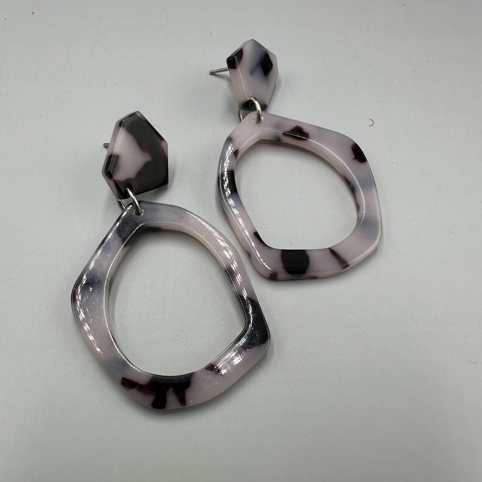 Gray Black Acrylic Geometric Dangle Earrings Irre… - image 5