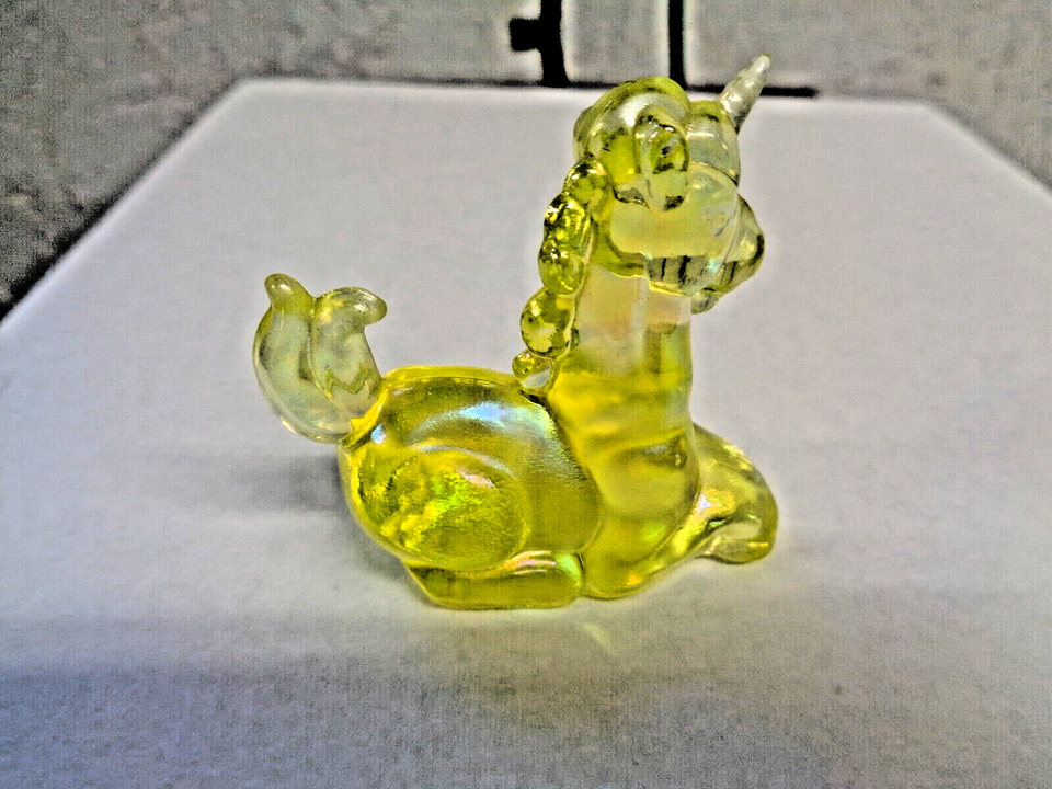 Boyd Glass Little Luck Uranium Unicorn shows green under blue light NEW