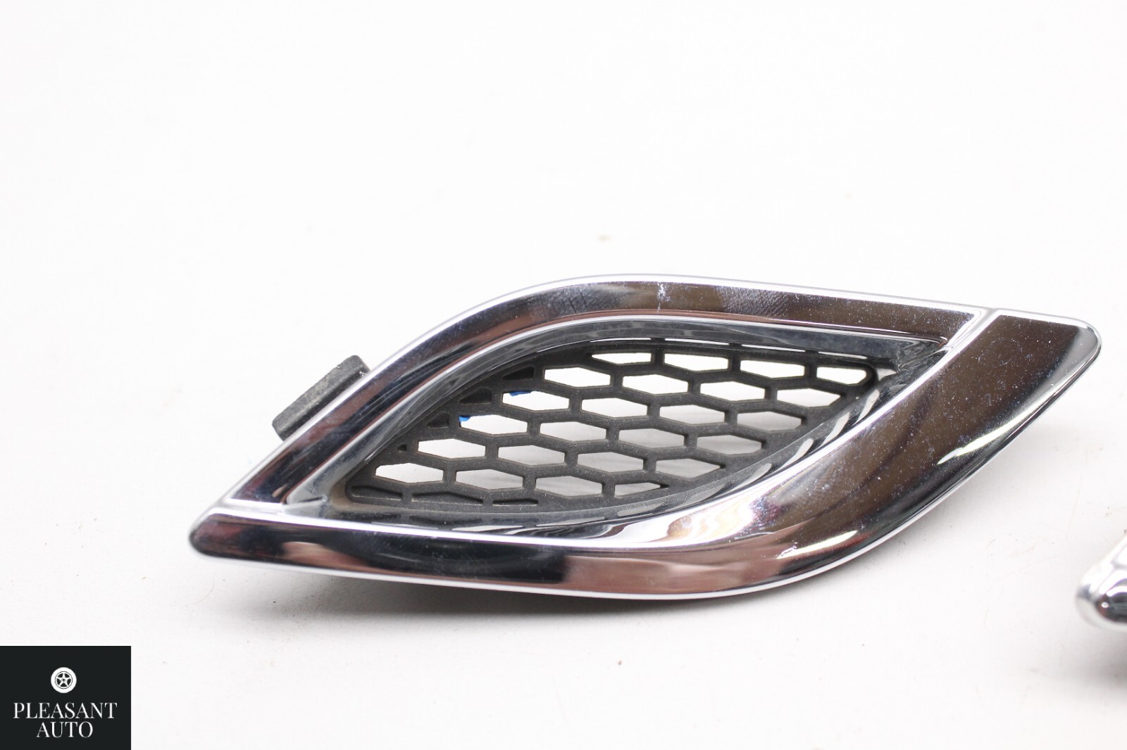 2014-2020 MASERATI QUATTROPORTE FRONT RIGHT SIDE FENDER VENT GRILL SET TRIM OEM