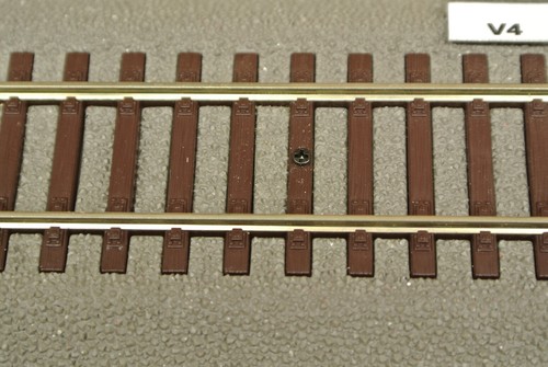 V4, Gleisschrauben KaModel für H0 ROCO Line Bettungsgleis, 1,4x12mm, 100-500St - Picture 2 of 18