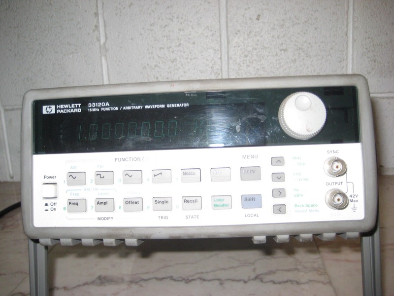 HP 33120A 15 MHz waveform generator