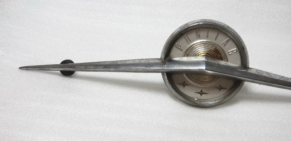 Original Vintage 1957 Pontiac Chieftain Super Chief Hood Trim Molding Emblem - Image 4 of 4