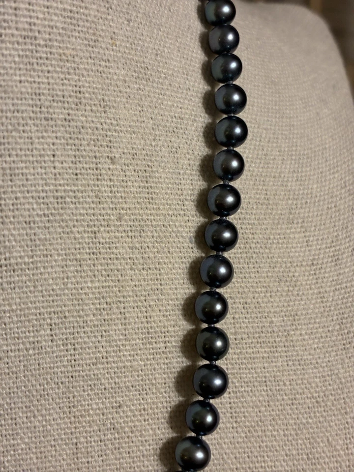 Small Gray Pearl Necklace - Image 3 of 4