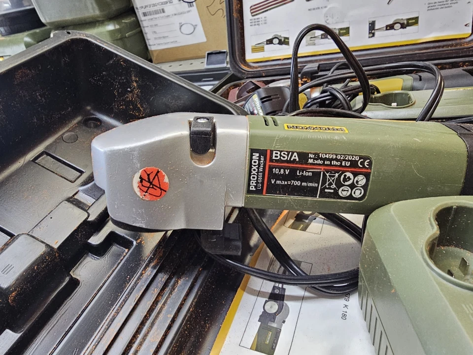 LIJADORA DE BANDA PROXXON LU-6868 BS/A CON ESTUCHE, BATERÍA Y CARGADOR Foto 3 de 4