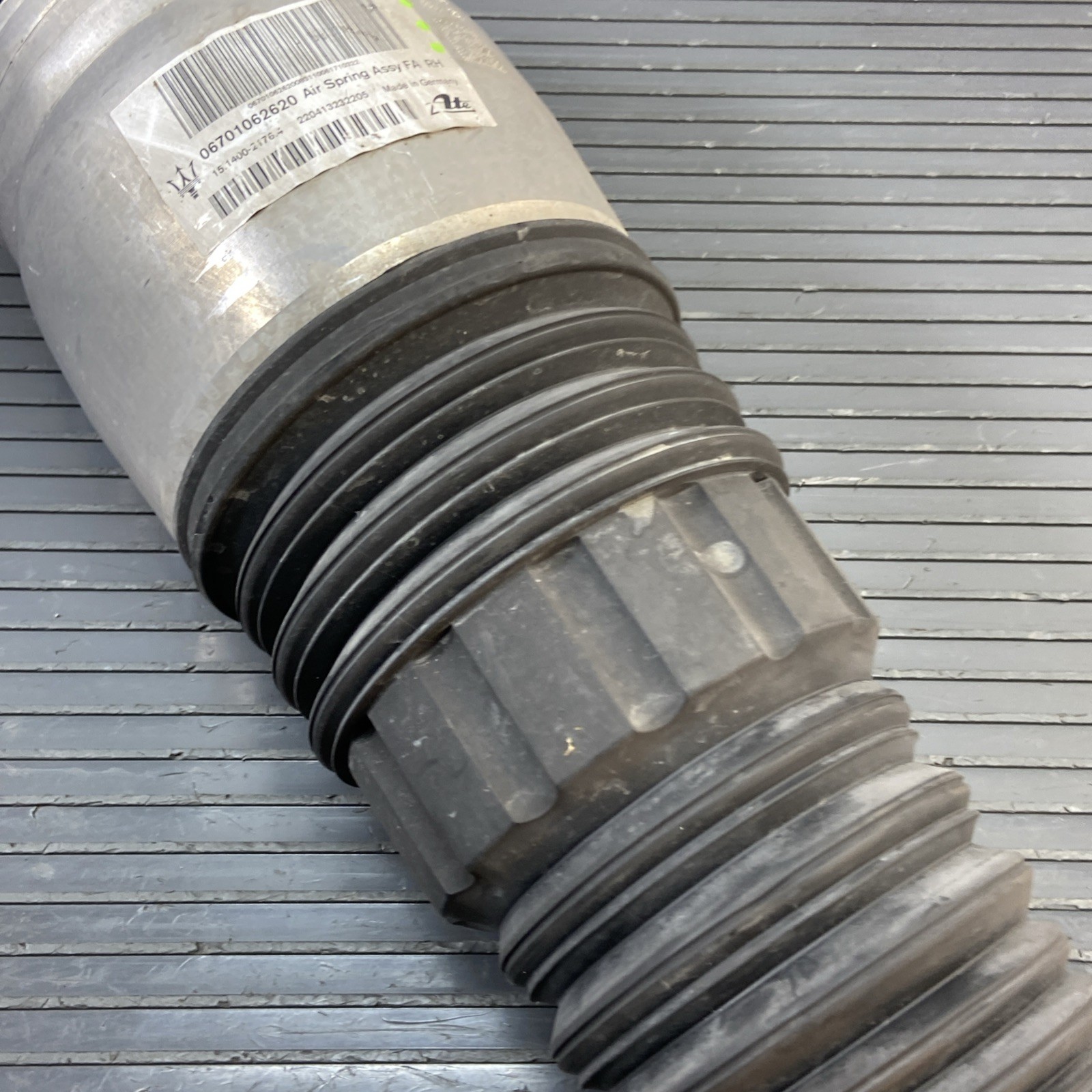 2017-2022 Maserati Levante M161 Front Right Air Shock Strut Absorber 34K Mil OEM