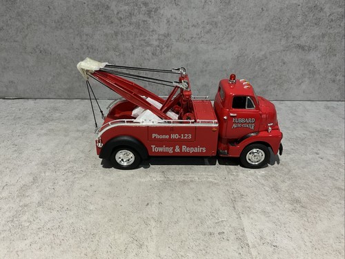 First Gear 1952 GMC Heavy Duty Wrecker Hubbard Auto Center 1:34 Scale Diecast - Picture 4 of 6