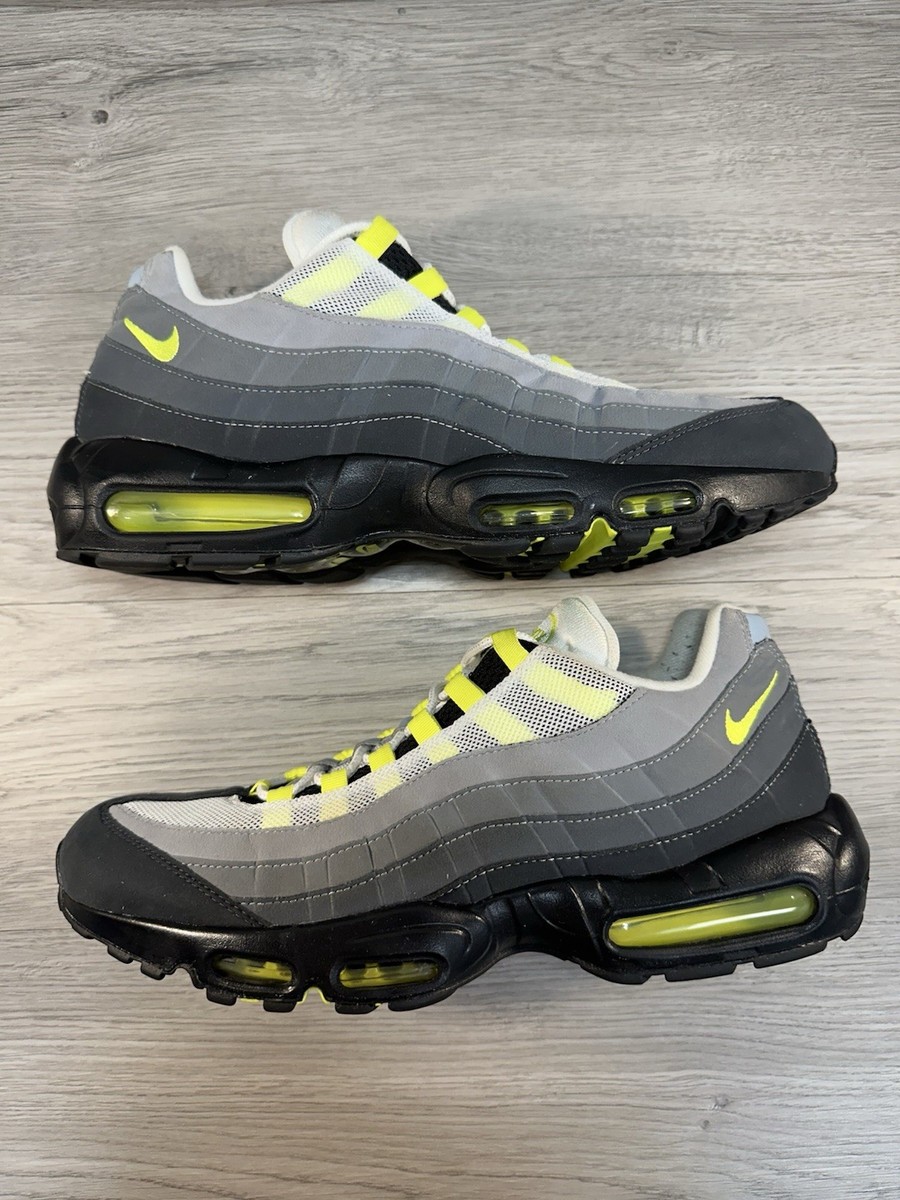 【ラスト　禁煙】Nike Air Max 95 No Sew Neon 27.5 ラスト 禁煙】Nike Air Max 95 No Sew Neon 27.5 - メルカリ