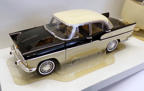 Norev 1/18 Scale 185724 - Simca Chambord & Caravan - Brown/Beige - Picture 2 of 8