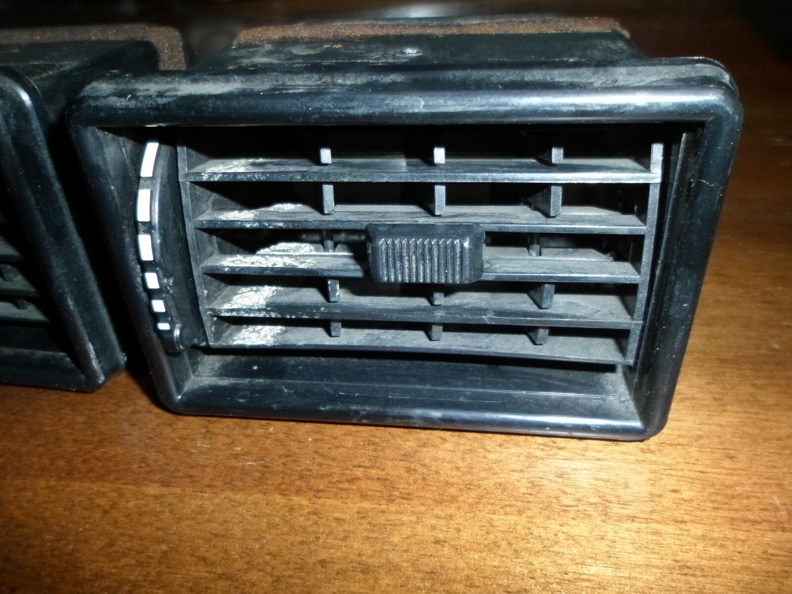 1988 Rolls Royce Silver Spur - Center Console A/C Vent Pair