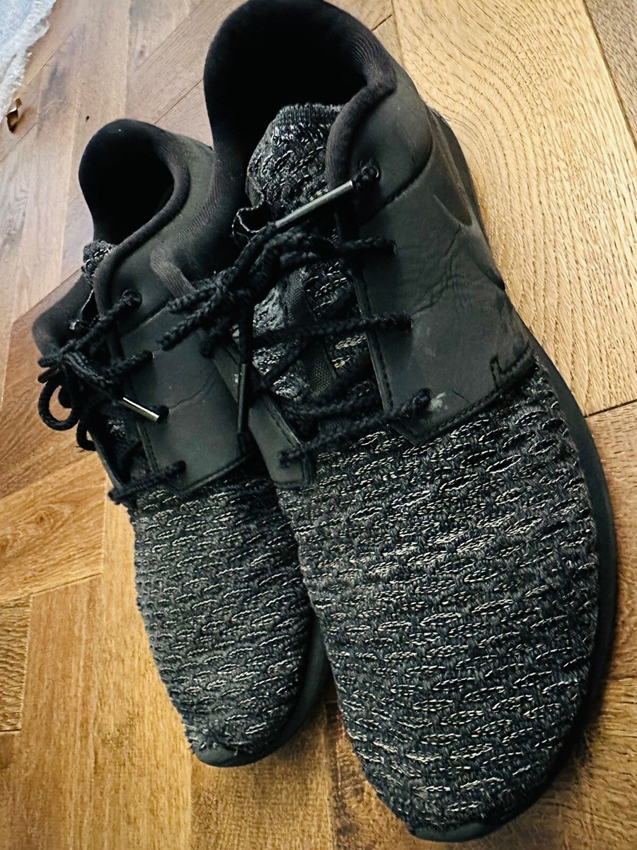 nike rosherun black trainers