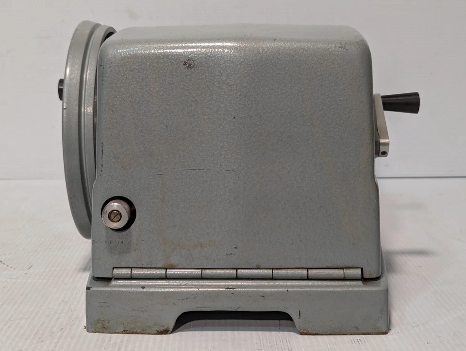 American Optical Spencer 820 Microtome - Benchtop Manual Precision Rotary - Image 4 of 4