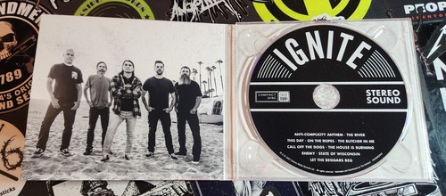 CD autografato firmato omonimo da IGNITE da tutti! - Foto 2 di 3