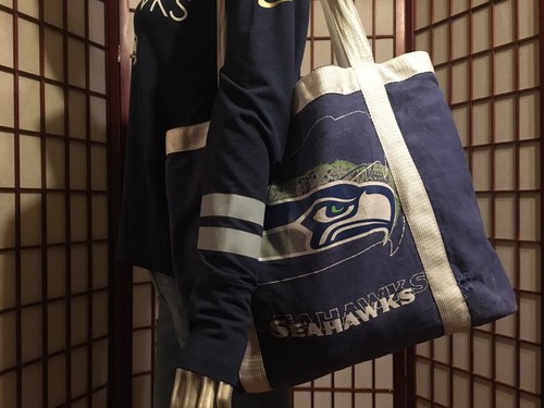 Bolso de Mano Pro Fan ity NFL Seattle Seahawks Gráficos Envejecidos Puerta Trail Años 12 - Imagen 2 de 9