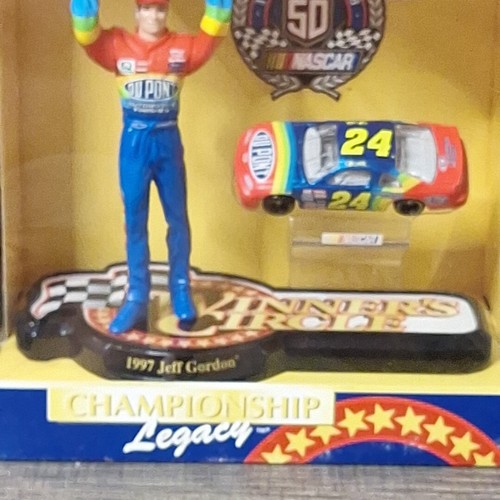 1997 Jeff Gordon DuPont Winners Circle Championship Legacy Champion Figure Car - Picture 4 of 11
