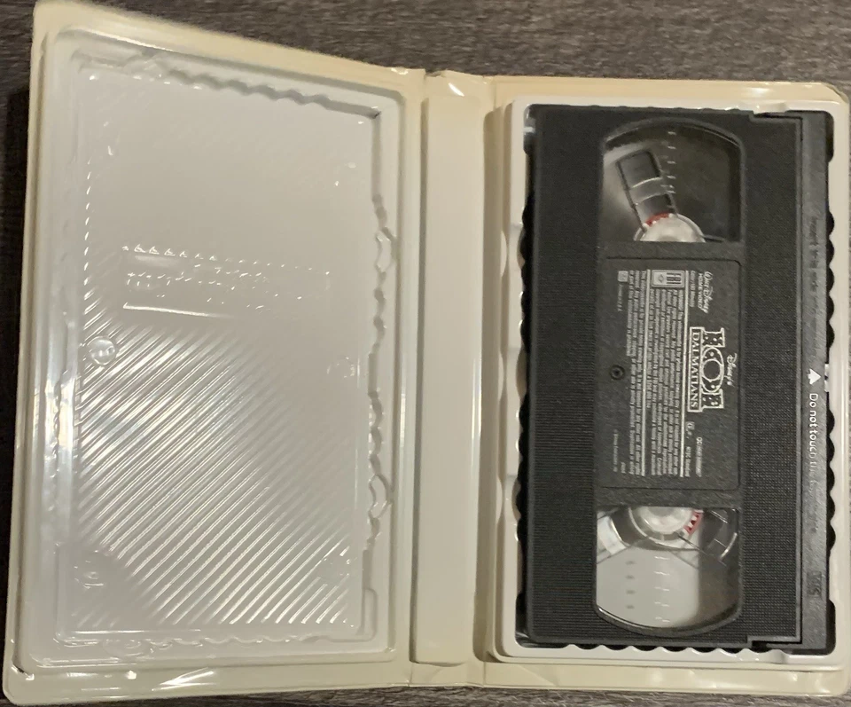 RARE! White Clamshell Case Disney’s 101 Dalmatians VHS Movie Tape 1956 VERY GOOD - Image 3 of 4