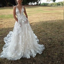 Elegant Wedding Dresses Lace Applique V-Neck A-line Backless Bridal Gowns Train