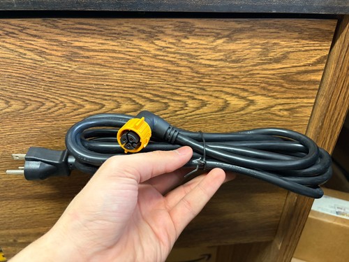 ENCHUFE 20A 250V CON CABLE DE 12 GAGUE 1O PIE - Imagen 1 de 2