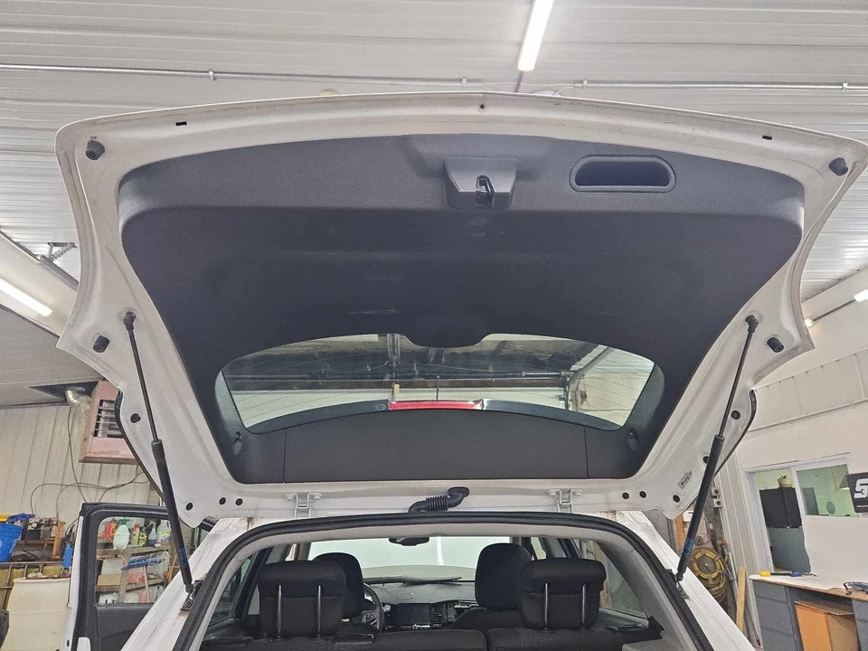 Used Deck Lid fits: 2017 Chevrolet Trax solar tint opt AKP w/rear view camera op Foto 2 de 4