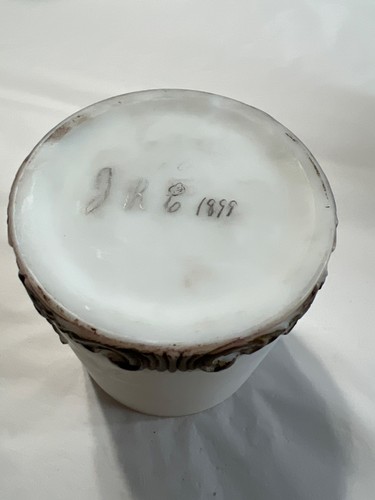 Antico vaso vanità vittoriano 1899 polsini in vetro al latte con coperchio - Foto 3 di 8