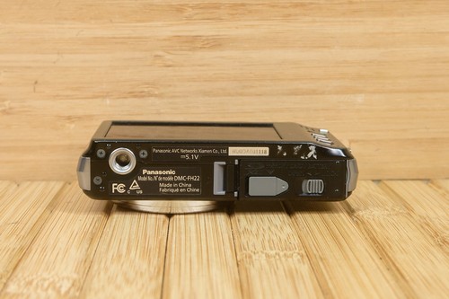 Panasonic DMC-FH22 14.1 MP Digital Camera with 8x Optical Zoom and Touchscreen - Picture 8 of 9