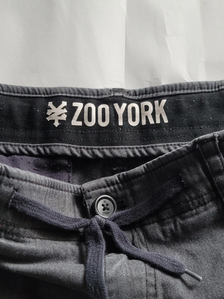 Zoo York 短裤男式 30 Unbreakable 弹力抽绳 4 口袋百慕大 — 第 2/4 张图片